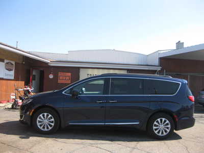 2017 Chrysler Pacifica, $16900. Photo 1