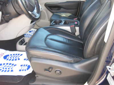 2017 Chrysler Pacifica, $16900. Photo 5