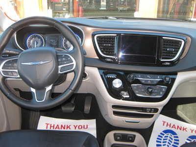 2017 Chrysler Pacifica, $16900. Photo 7