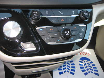 2017 Chrysler Pacifica, $16900. Photo 8