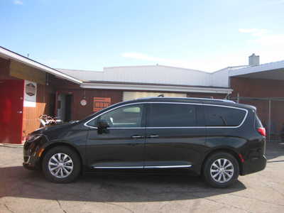 2018 Chrysler Pacifica, $17900. Photo 1