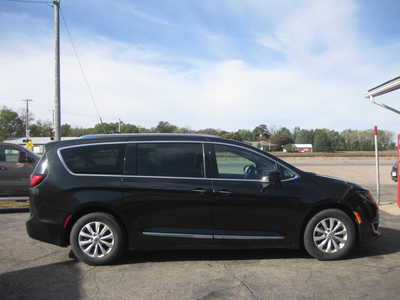 2018 Chrysler Pacifica, $17900. Photo 3