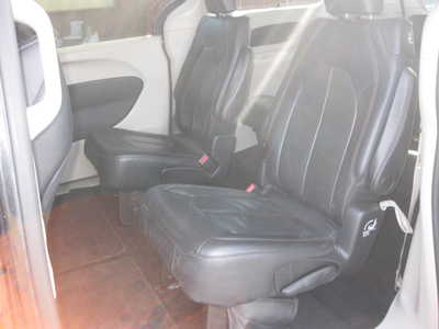 2018 Chrysler Pacifica, $17900. Photo 6