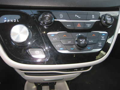 2018 Chrysler Pacifica, $17900. Photo 8
