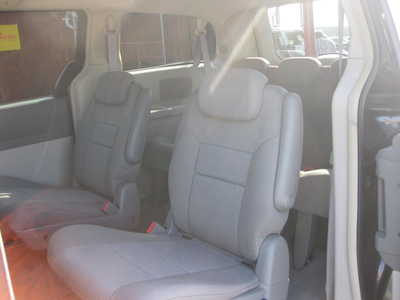 2009 Chrysler Town & Country, $8995. Photo 6