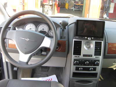 2009 Chrysler Town & Country, $8995. Photo 7