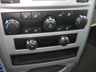 2009 Chrysler Town & Country, $8995. Photo 8