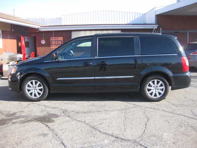 2013 Chrysler Town & Country, $10900. Photo 1