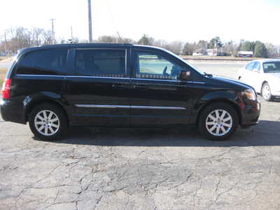 2013 Chrysler Town & Country, $10900. Photo 2