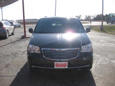 2013 Chrysler Town & Country, $10900. Photo 4