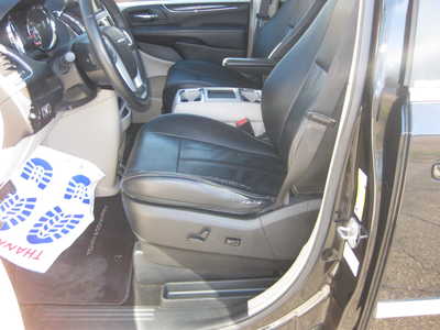 2013 Chrysler Town & Country, $10900. Photo 5