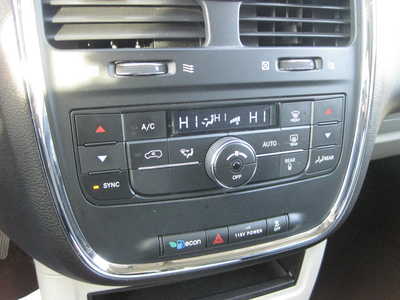 2013 Chrysler Town & Country, $10900. Photo 8