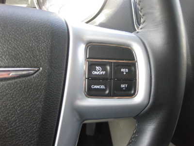 2013 Chrysler Town & Country, $10900. Photo 11