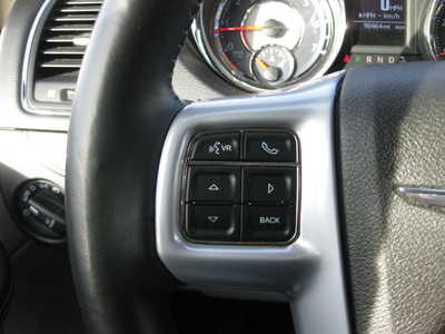 2013 Chrysler Town & Country, $10900. Photo 12