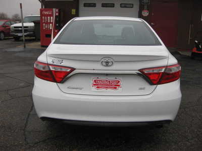 2015 Toyota Camry, $12900. Photo 4