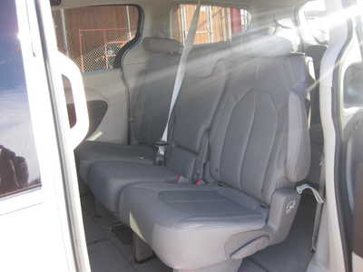 2017 Chrysler Pacifica, $15900. Photo 6