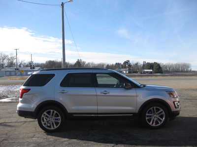 2017 Ford Explorer, $14900. Photo 3