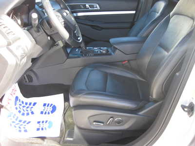 2017 Ford Explorer, $14900. Photo 5