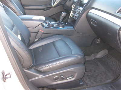 2017 Ford Explorer, $14900. Photo 6