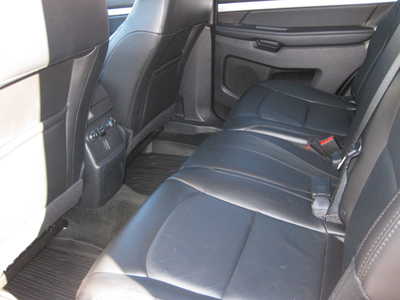 2017 Ford Explorer, $14900. Photo 7