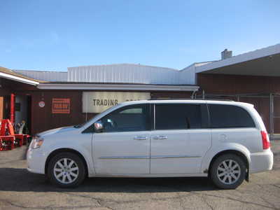 2012 Chrysler Town & Country, $2995. Photo 1