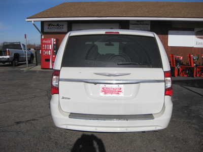 2012 Chrysler Town & Country, $2995. Photo 4