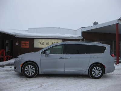 2019 Chrysler Pacifica, $15900. Photo 1