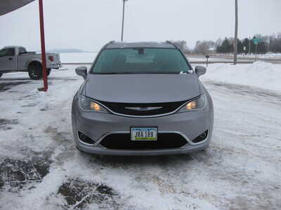 2019 Chrysler Pacifica, $15900. Photo 2