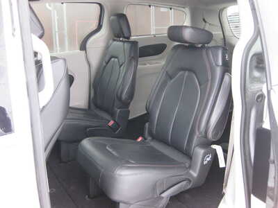 2019 Chrysler Pacifica, $15900. Photo 6