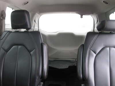 2019 Chrysler Pacifica, $15900. Photo 7