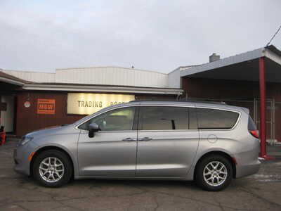 2020 Chrysler Voyager, $15900. Photo 1