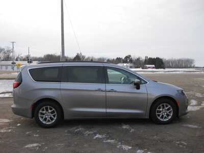 2020 Chrysler Voyager, $15900. Photo 3