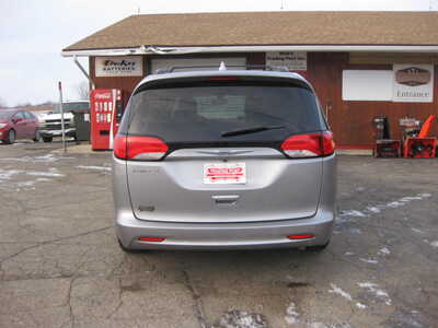 2020 Chrysler Voyager, $15900. Photo 4