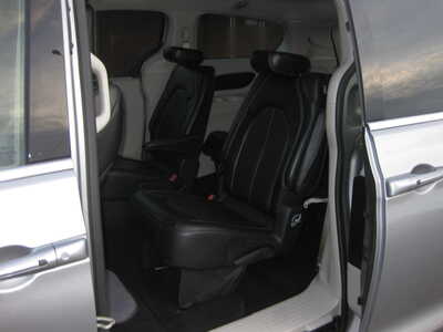 2020 Chrysler Voyager, $15900. Photo 6