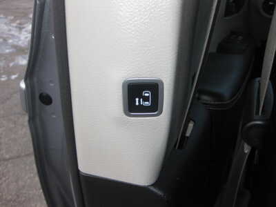 2020 Chrysler Voyager, $15900. Photo 7