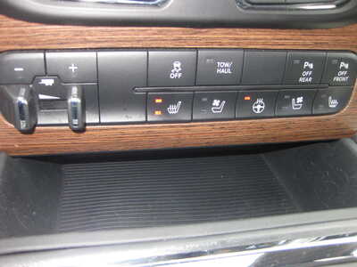 2017 RAM 1500 Crew Cab, $27900. Photo 10