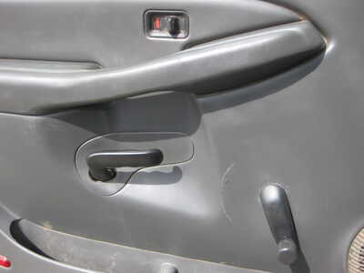 2005 Chevrolet 2500 Reg Cab, $7995. Photo 12