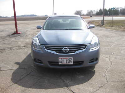 2012 Nissan Altima, $5500. Photo 2