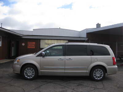 2014 Chrysler Town & Country, $11900. Photo 1