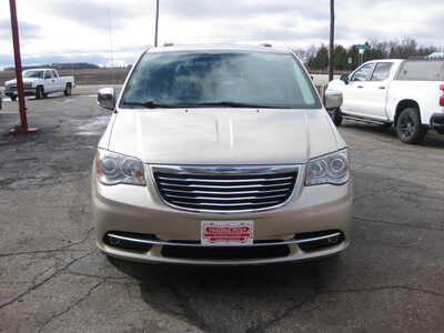 2014 Chrysler Town & Country, $11900. Photo 2