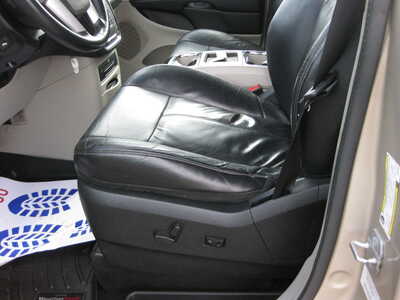 2014 Chrysler Town & Country, $11900. Photo 6