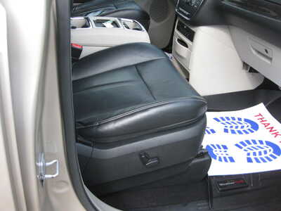 2014 Chrysler Town & Country, $11900. Photo 7