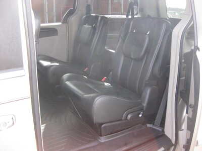 2014 Chrysler Town & Country, $11900. Photo 8