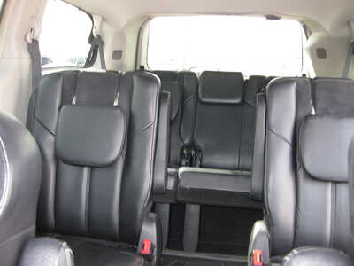 2014 Chrysler Town & Country, $11900. Photo 9