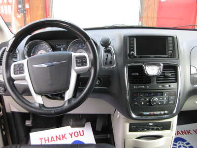 2014 Chrysler Town & Country, $11900. Photo 10