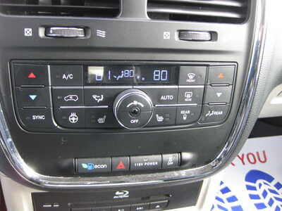 2014 Chrysler Town & Country, $11900. Photo 12