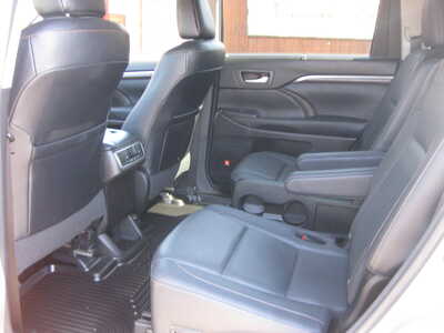 2016 Toyota Highlander, $22900. Photo 8