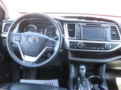 2016 Toyota Highlander, $22900. Photo 10