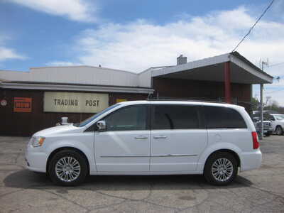 2015 Chrysler Town & Country, $12900. Photo 1