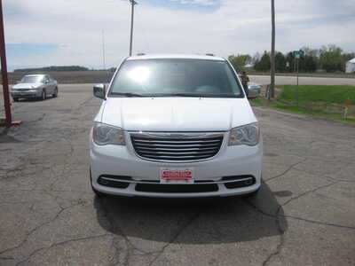 2015 Chrysler Town & Country, $12900. Photo 2